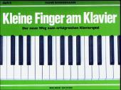 Kleine Finger am Klavier